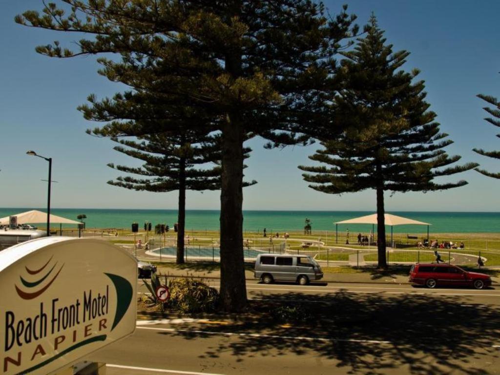 Beachfront Motel 4*
